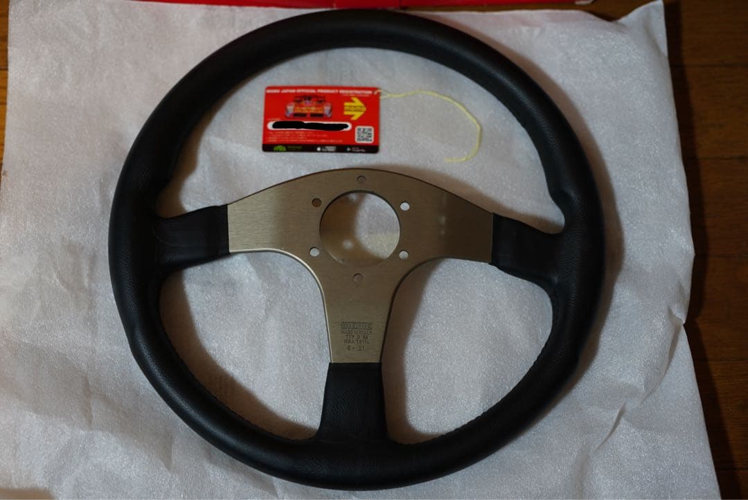 新品同様 MOMO raceダークグレー φ35 小径ステアリング 正規品