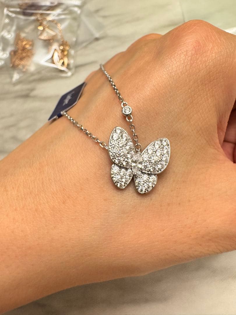 クリスタル蝶デザインネックレス