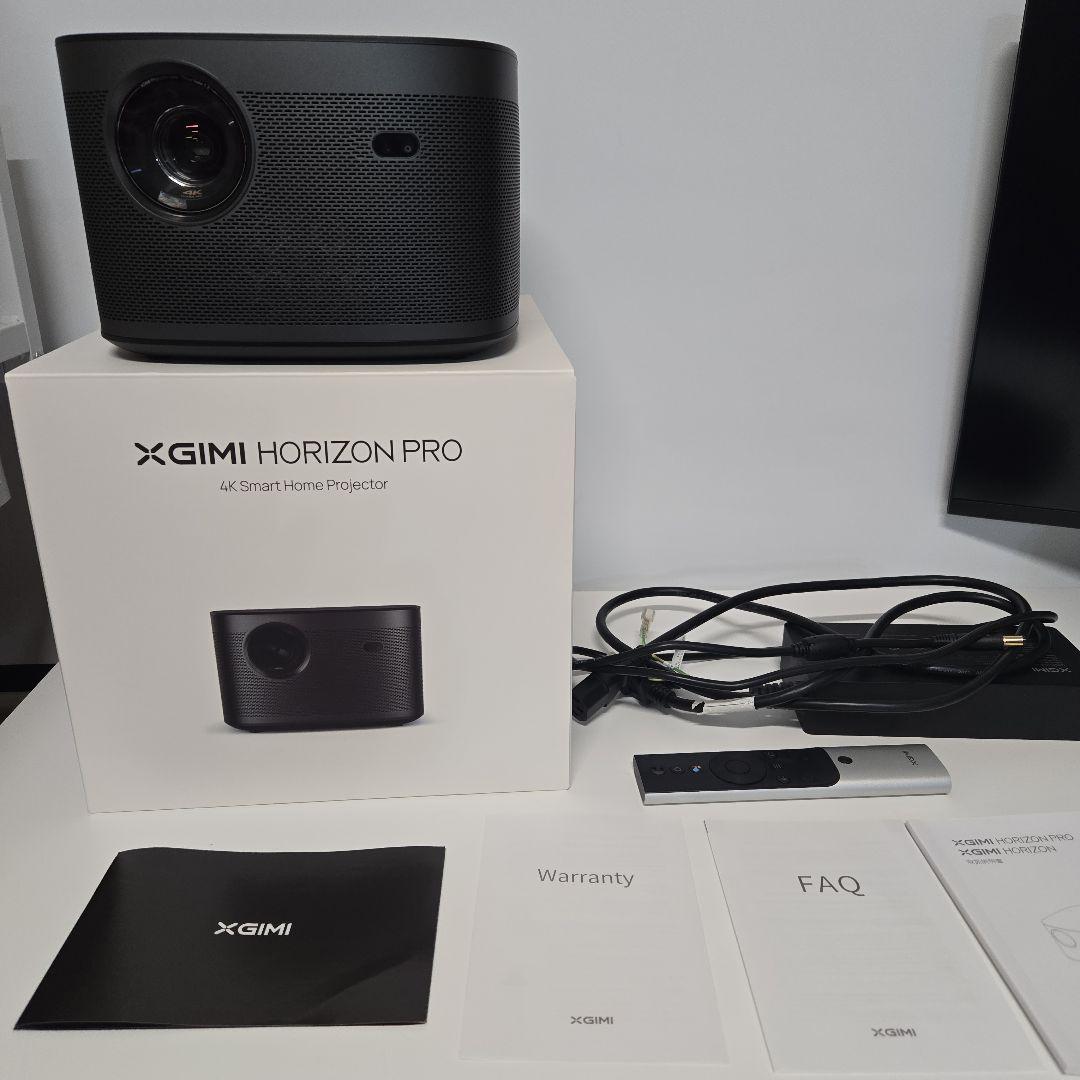 XGIMI Horizon Pro 4Kプロジェクター　脚付き