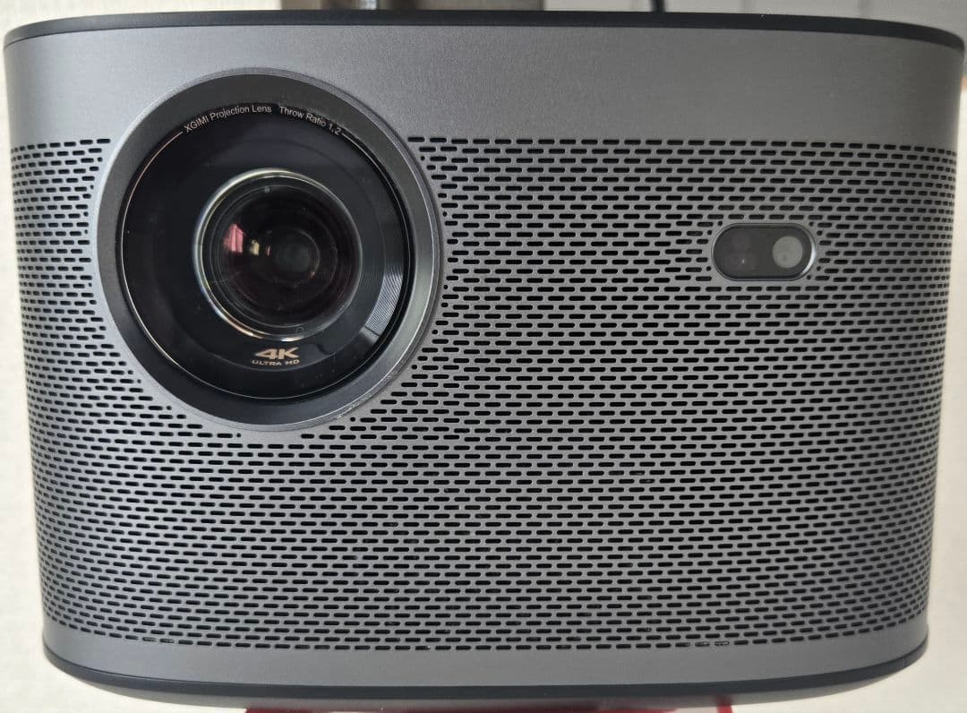 XGIMI Horizon Pro 4Kプロジェクター　脚付き