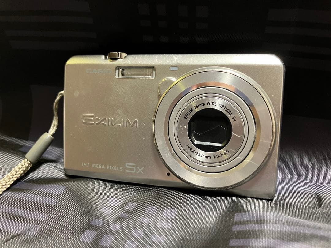 CASIO EXILIM EX-ZS10　デジタルカメラ＊シルバー