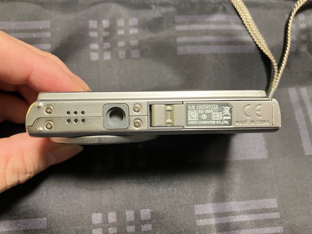 CASIO EXILIM EX-ZS10　デジタルカメラ＊シルバー