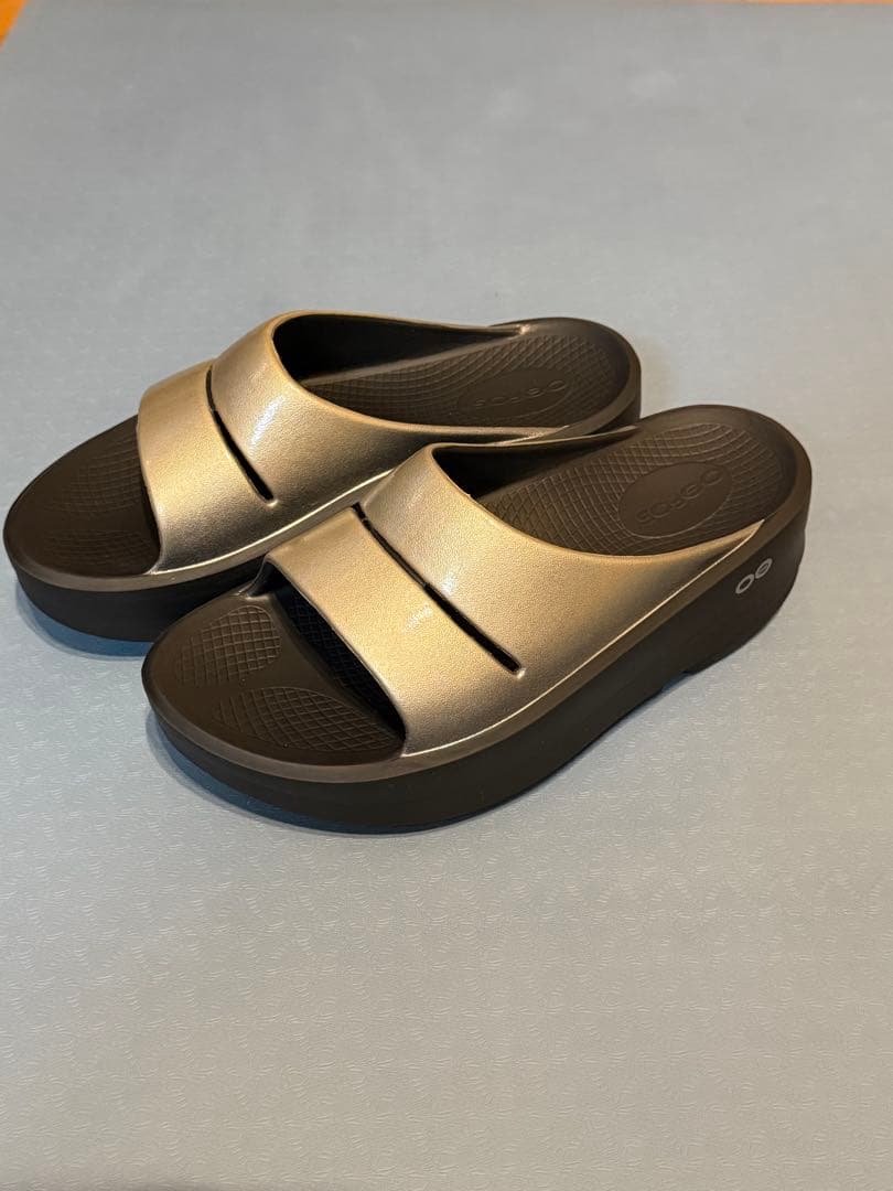 OOFOS ウーフォス　ウーメガ　ラテEU38