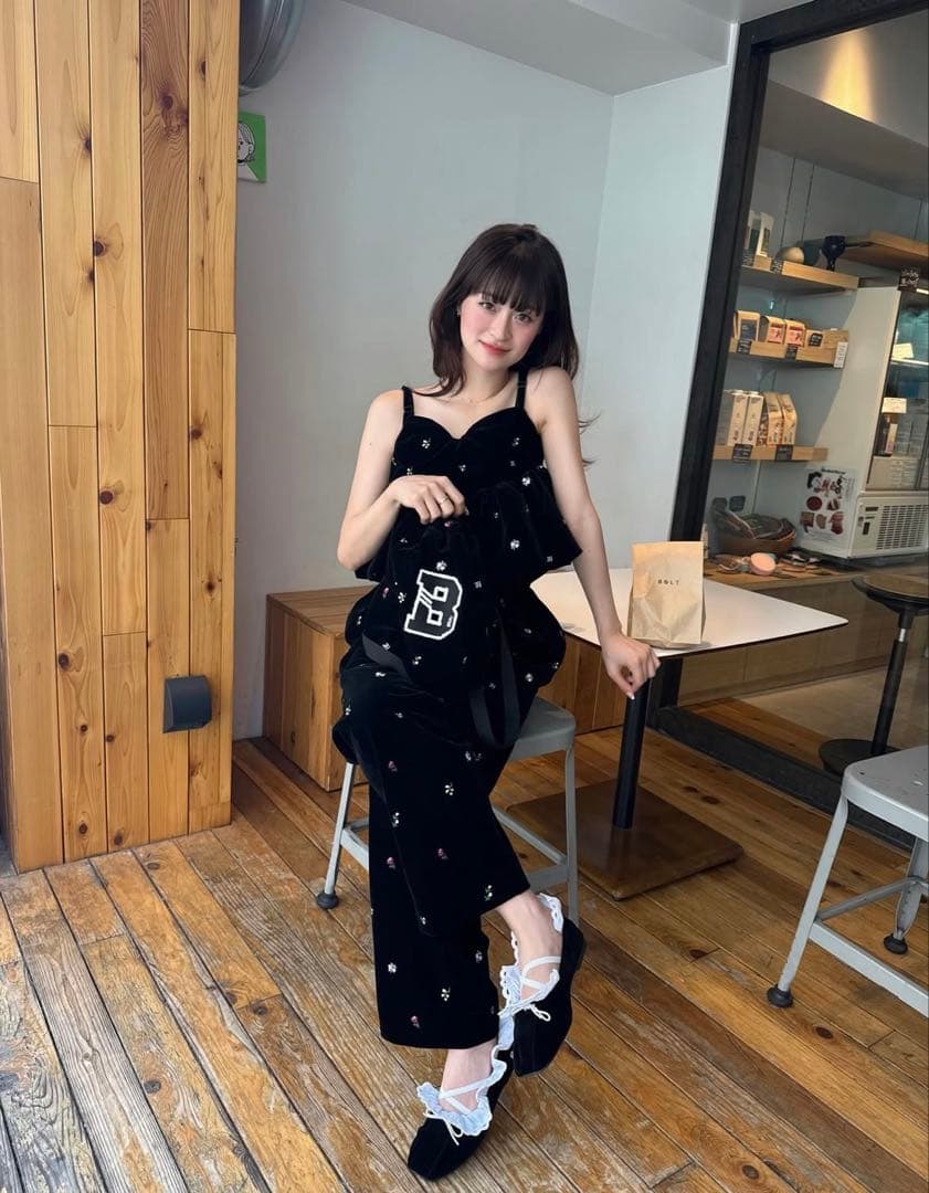 【新品未使用】Bibiy. 刺繍ベルベットパンツ ブラック