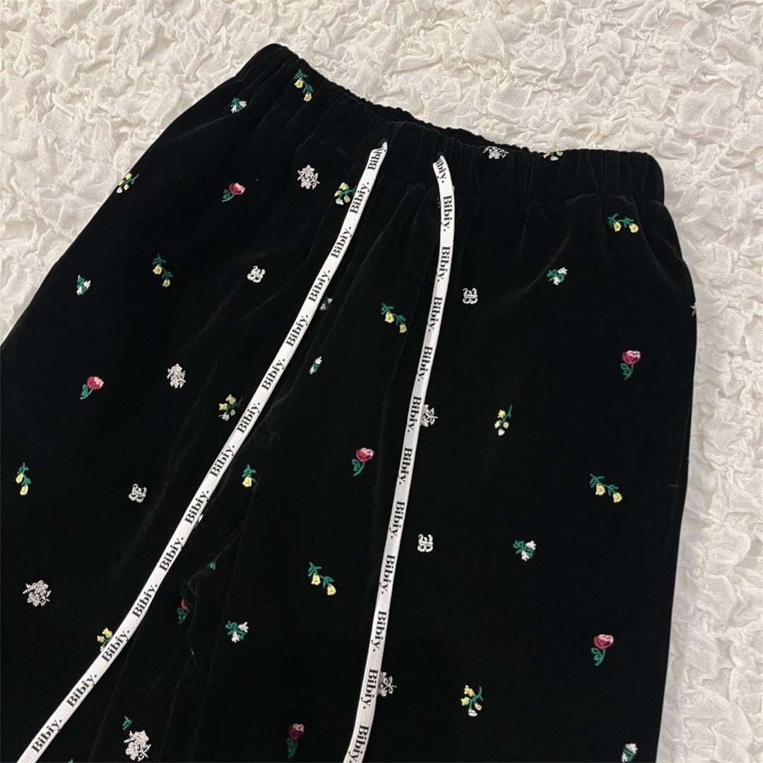 【新品未使用】Bibiy. 刺繍ベルベットパンツ ブラック