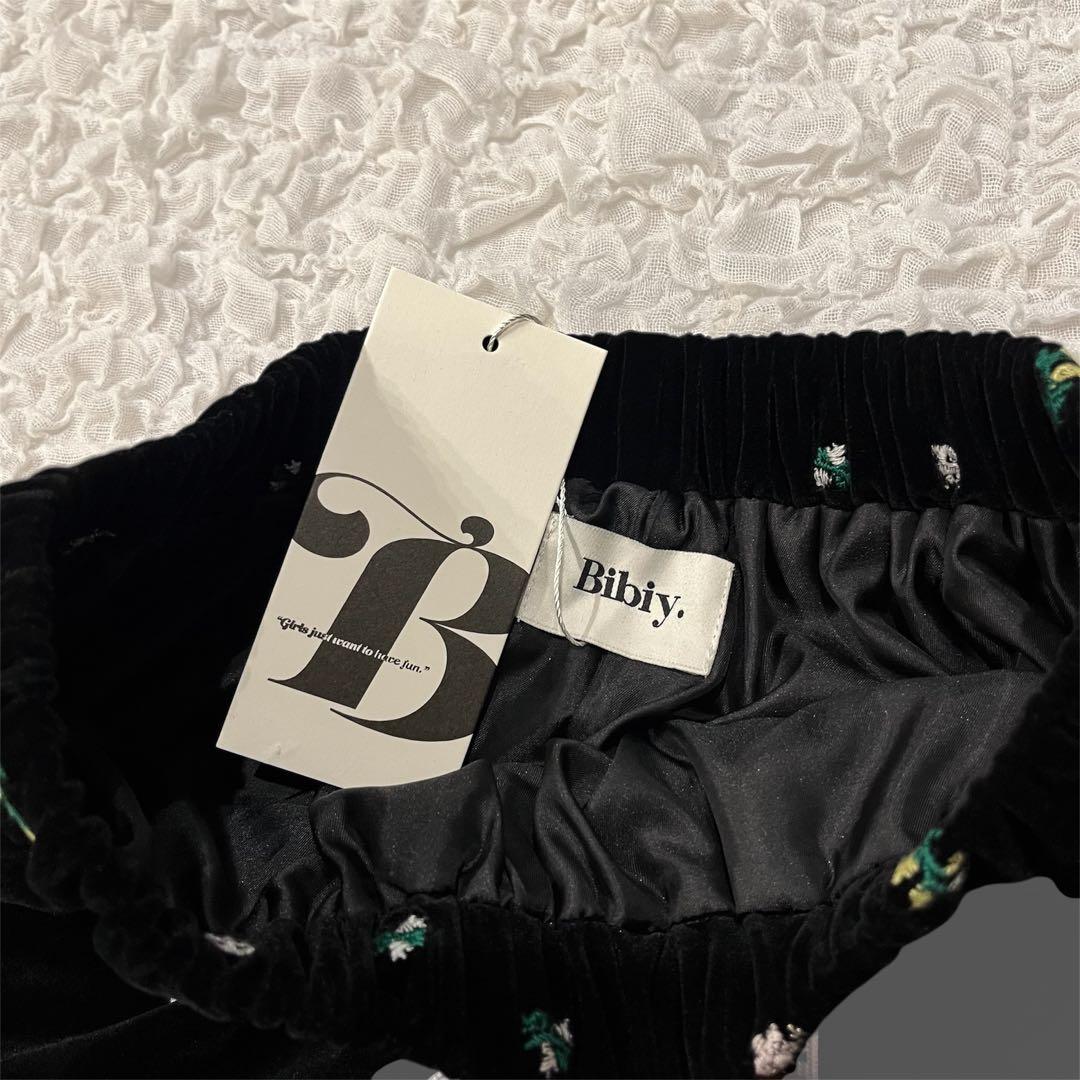 【新品未使用】Bibiy. 刺繍ベルベットパンツ ブラック