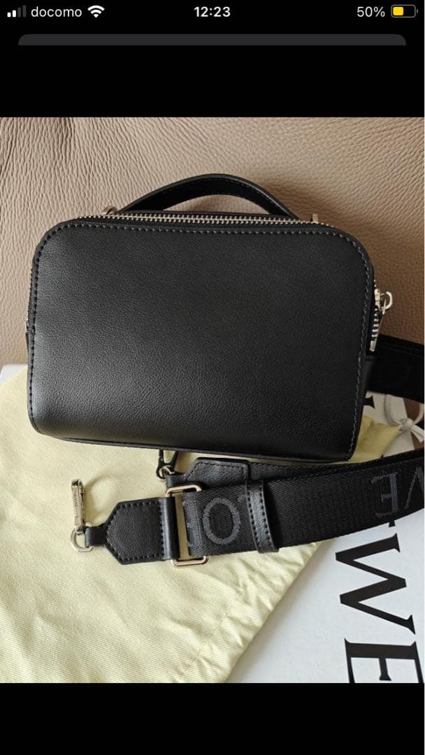 LOEWE ブラックレザー メッセンジャーバッグ