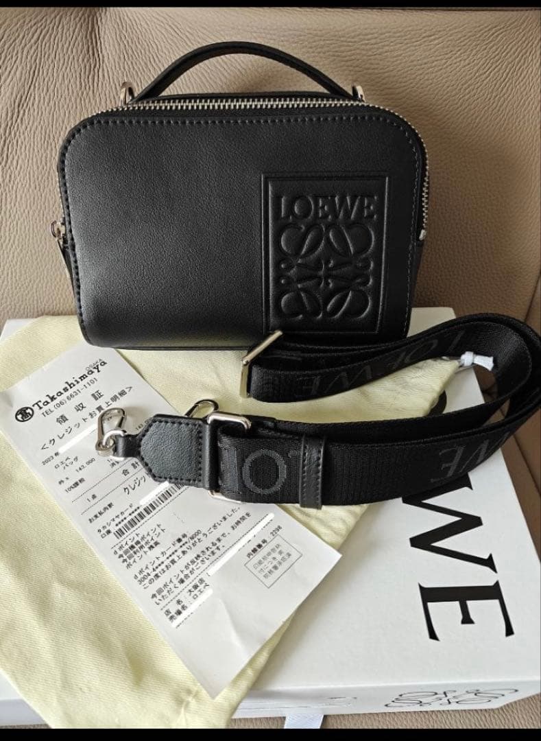 LOEWE ブラックレザー メッセンジャーバッグ