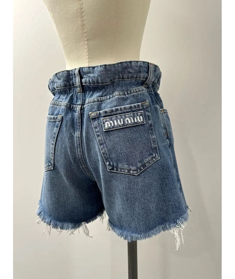 ミュウミュウ　ショートパンツ