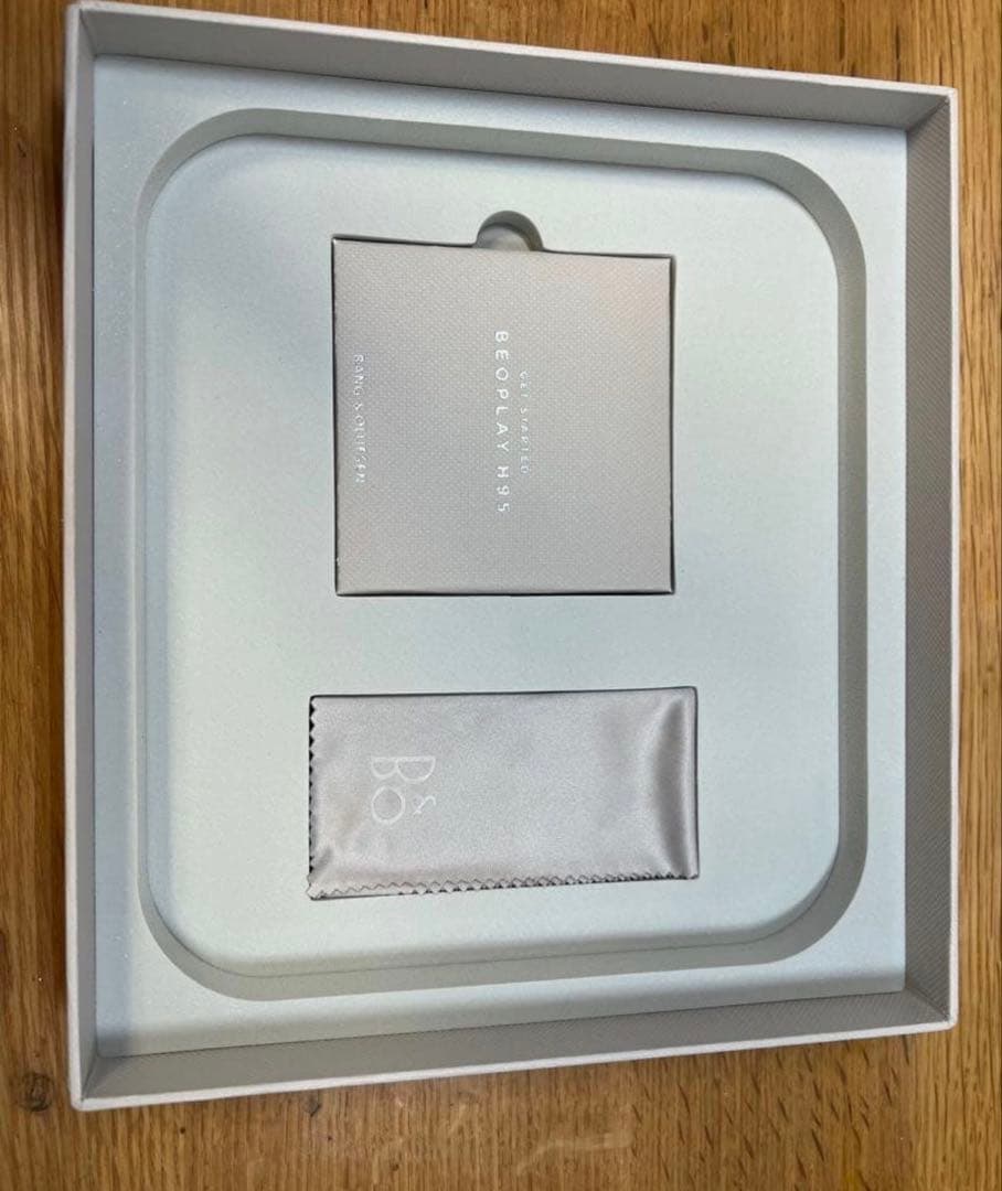 Beoplay H95 100周年記念モデル　ヘッドホン　シルバーカラー