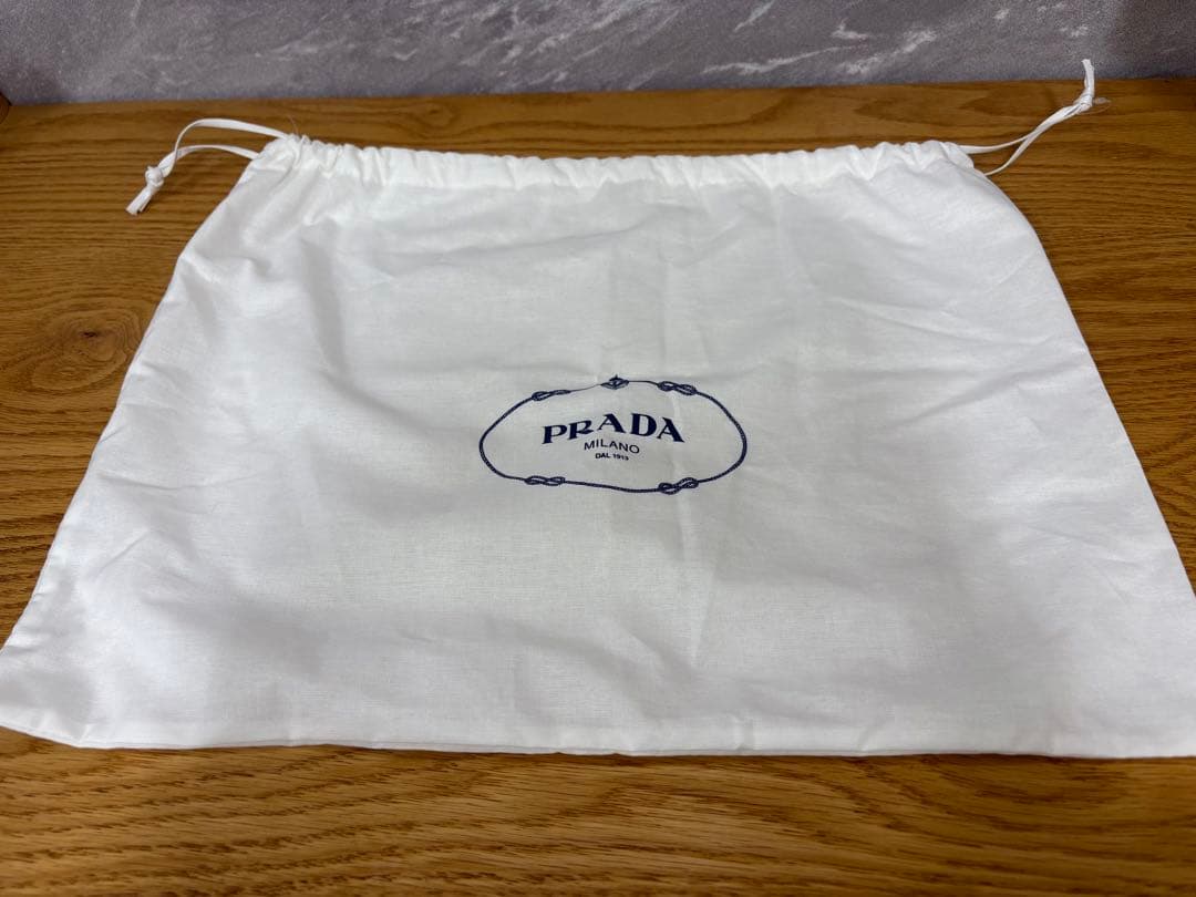 美品 PRADA プラダ　黒 キャスケット サイズ　M 箱付き