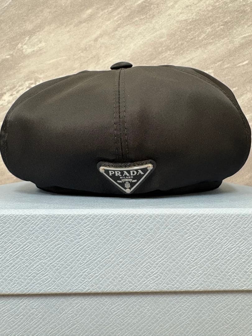 美品 PRADA プラダ　黒 キャスケット サイズ　M 箱付き