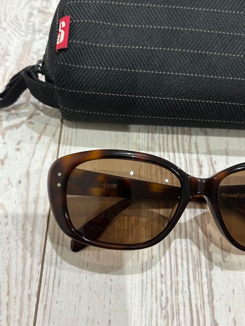 Stussy ブラウン サングラス ケース付き　Naomi