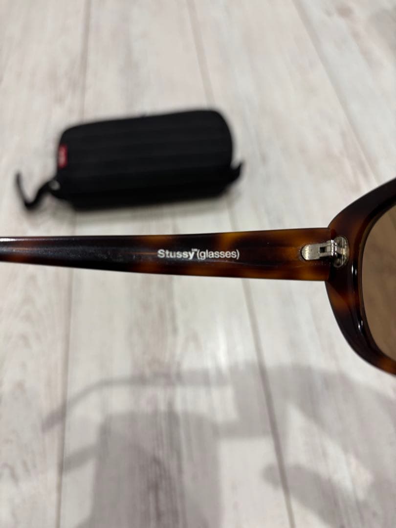 Stussy ブラウン サングラス ケース付き　Naomi