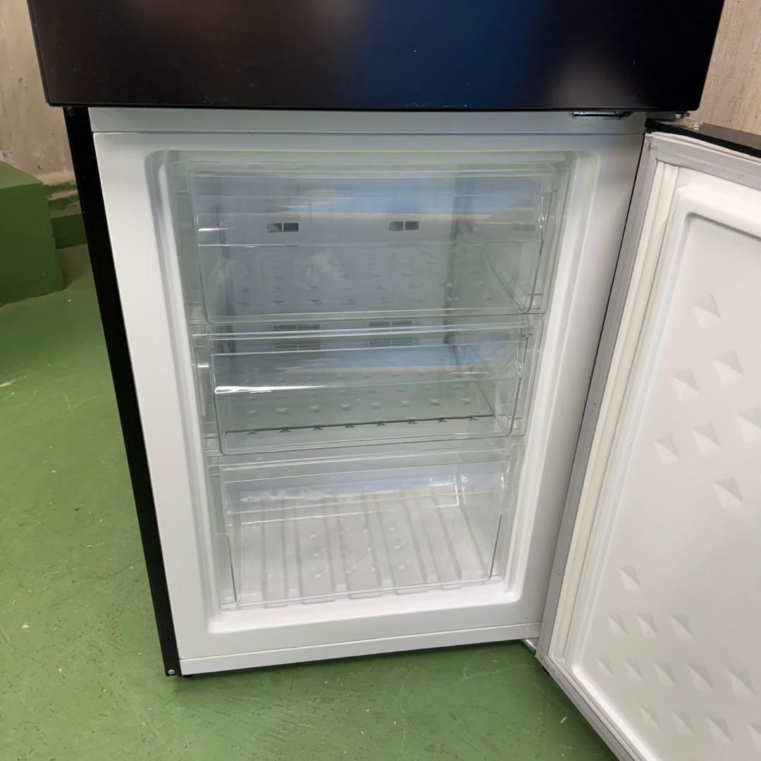 164 冷蔵庫　大型　200L強　右開き　極美品　一人暮らしも可　洗濯機も有