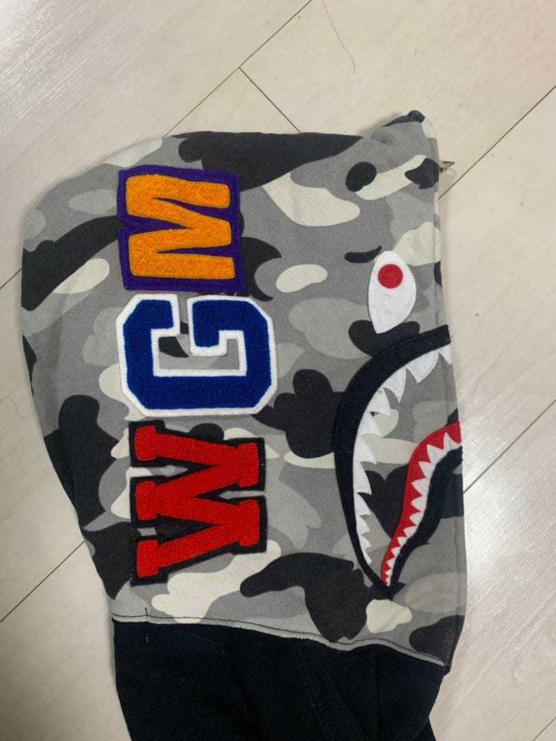 A BATHING APE シャークパーカー