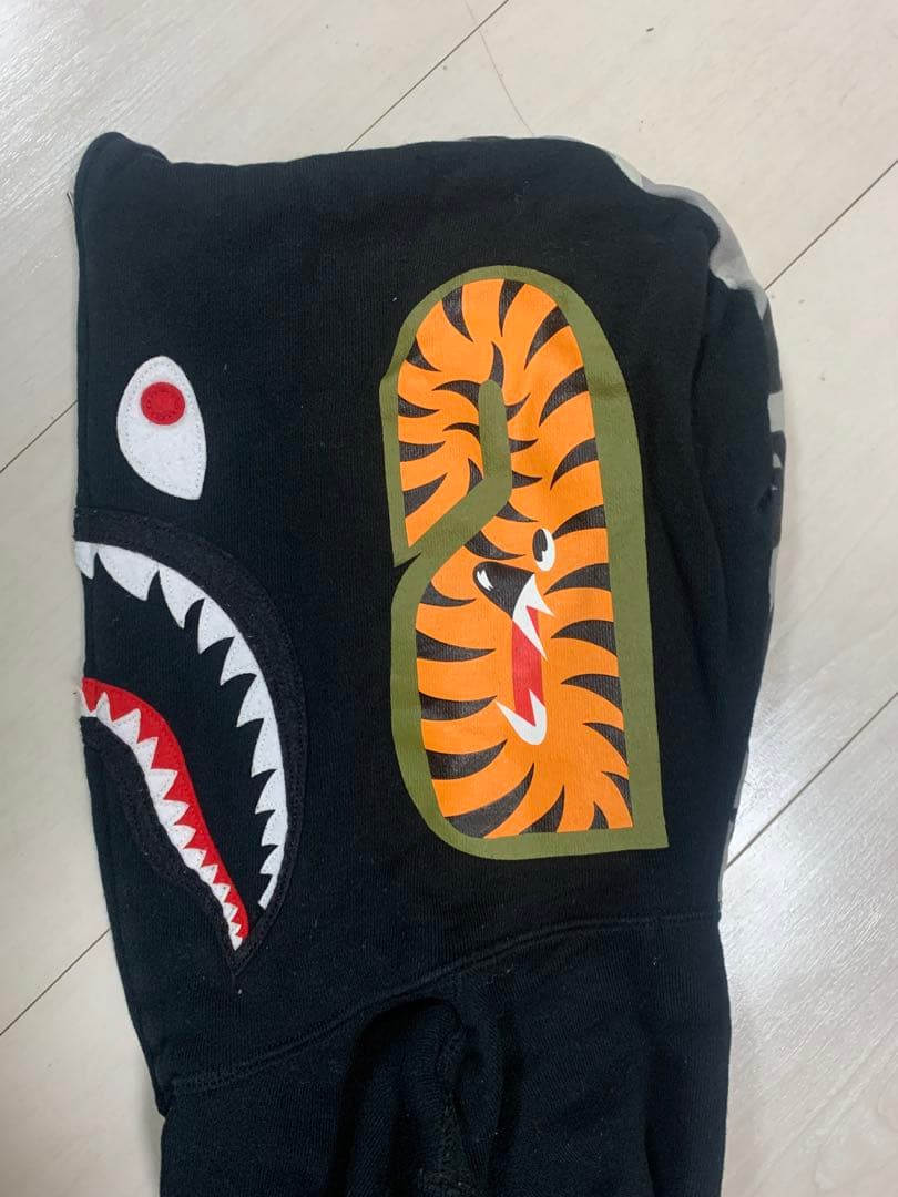 A BATHING APE シャークパーカー