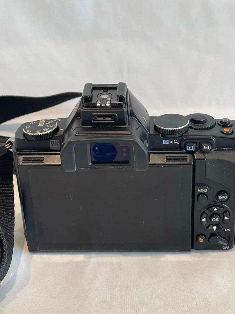 お値下げ　OLYMPUS OM-D E-M5 ブラック　フラッシュ　レンズ付