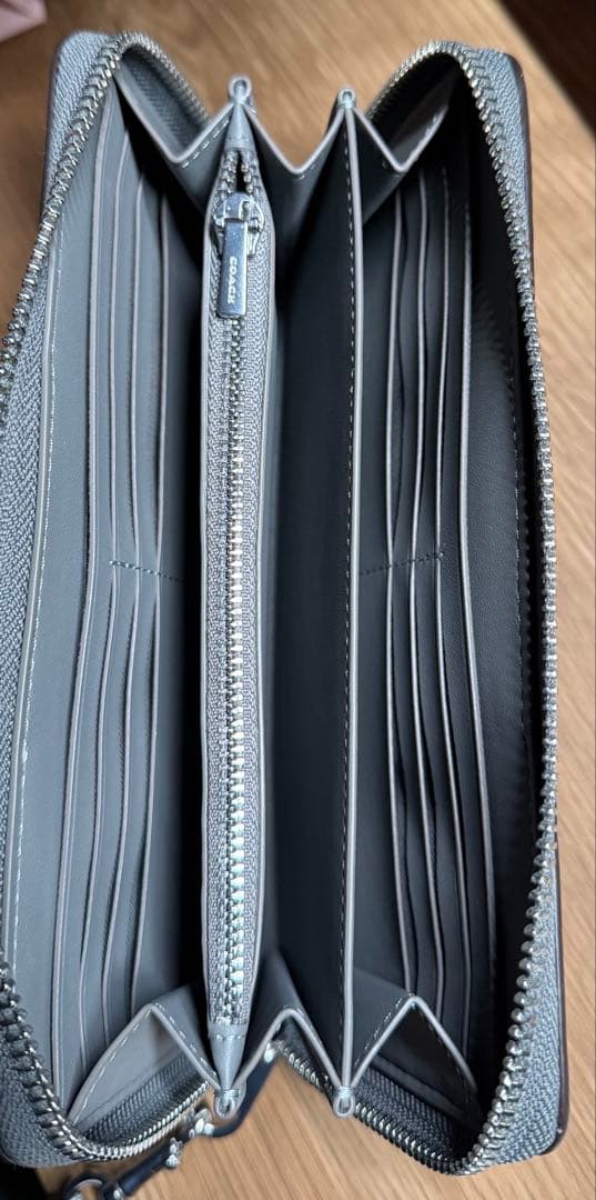 COACH シルバー 長財布 ストラップ付き