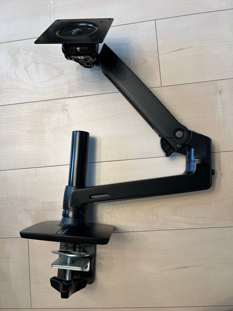 Amazonベーシック モニターアーム