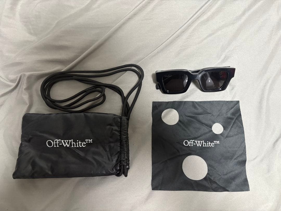Off-White™ ブラック サングラス