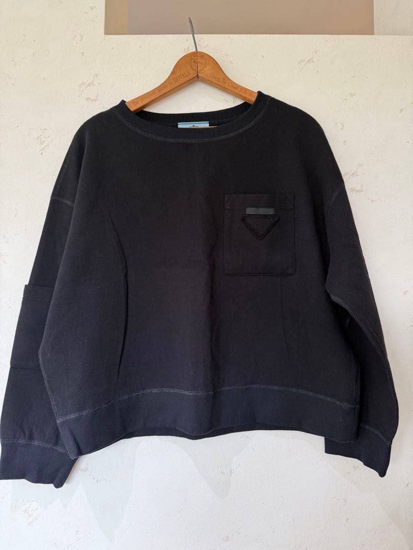 プラダ　ブラック クルーネック スウェット