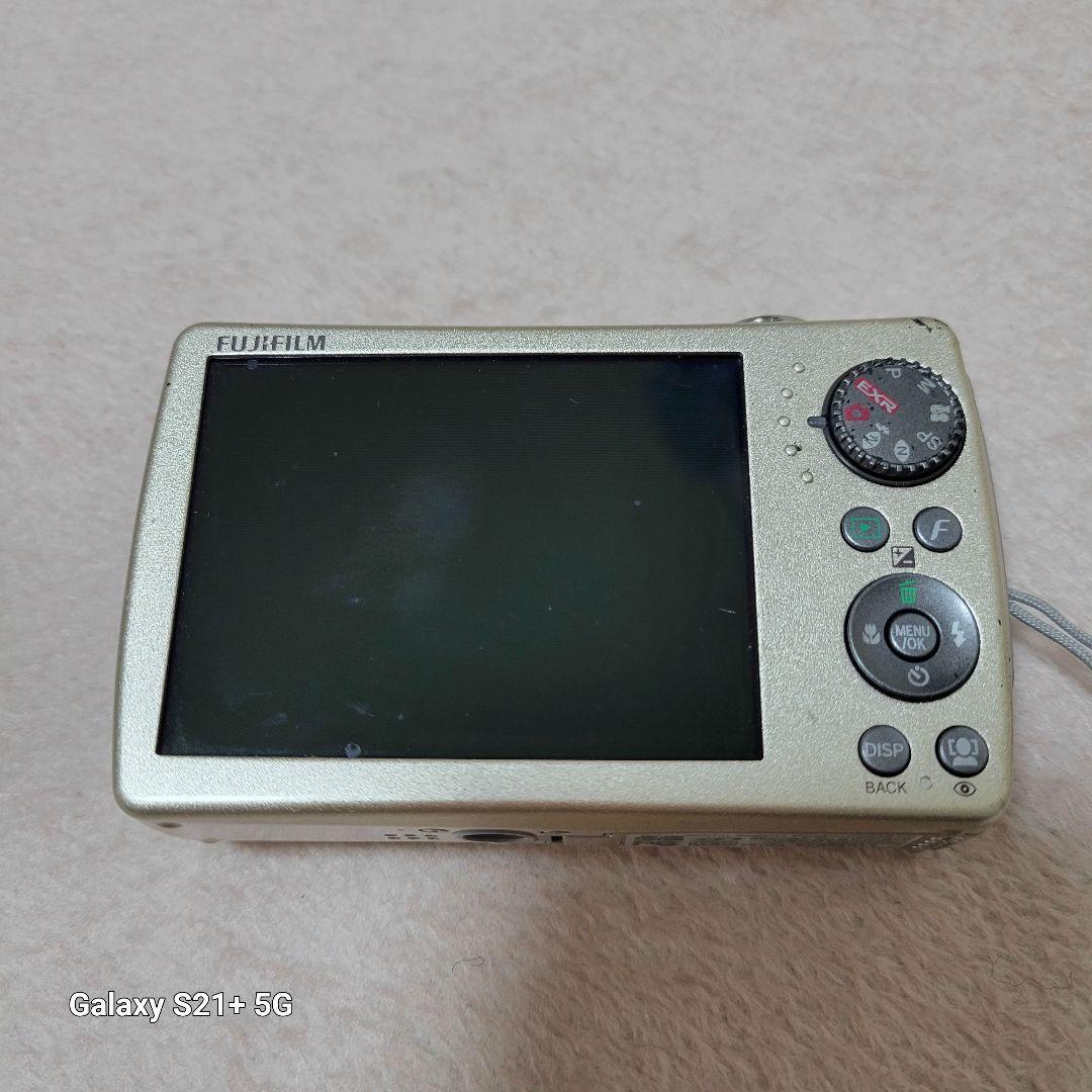 Fujifilm FinePix F200EXR シルバー中古本体のみ充電器ナシ