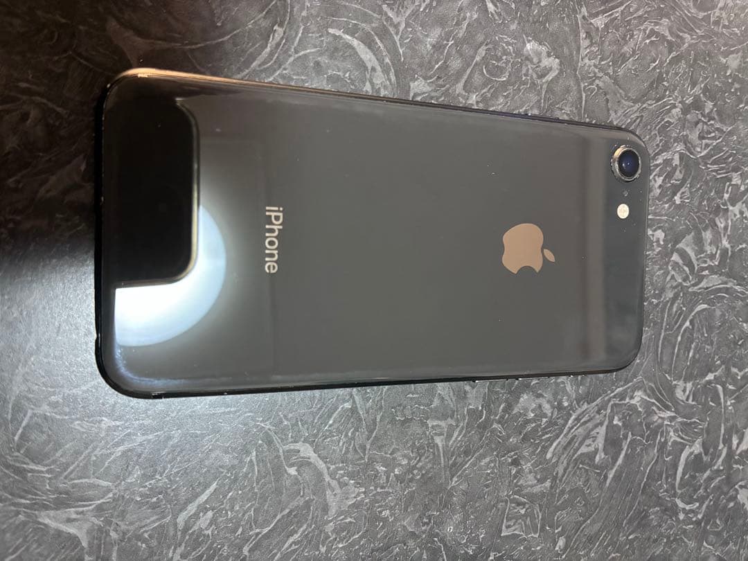 r*n様 【SALE 早い者勝ち‼︎】iPhone 8 64GB 充電器・イヤフ
