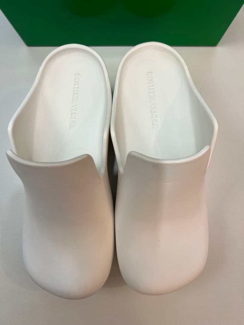 【期間限定】Bottega Veneta ホワイト クロッグサンダル