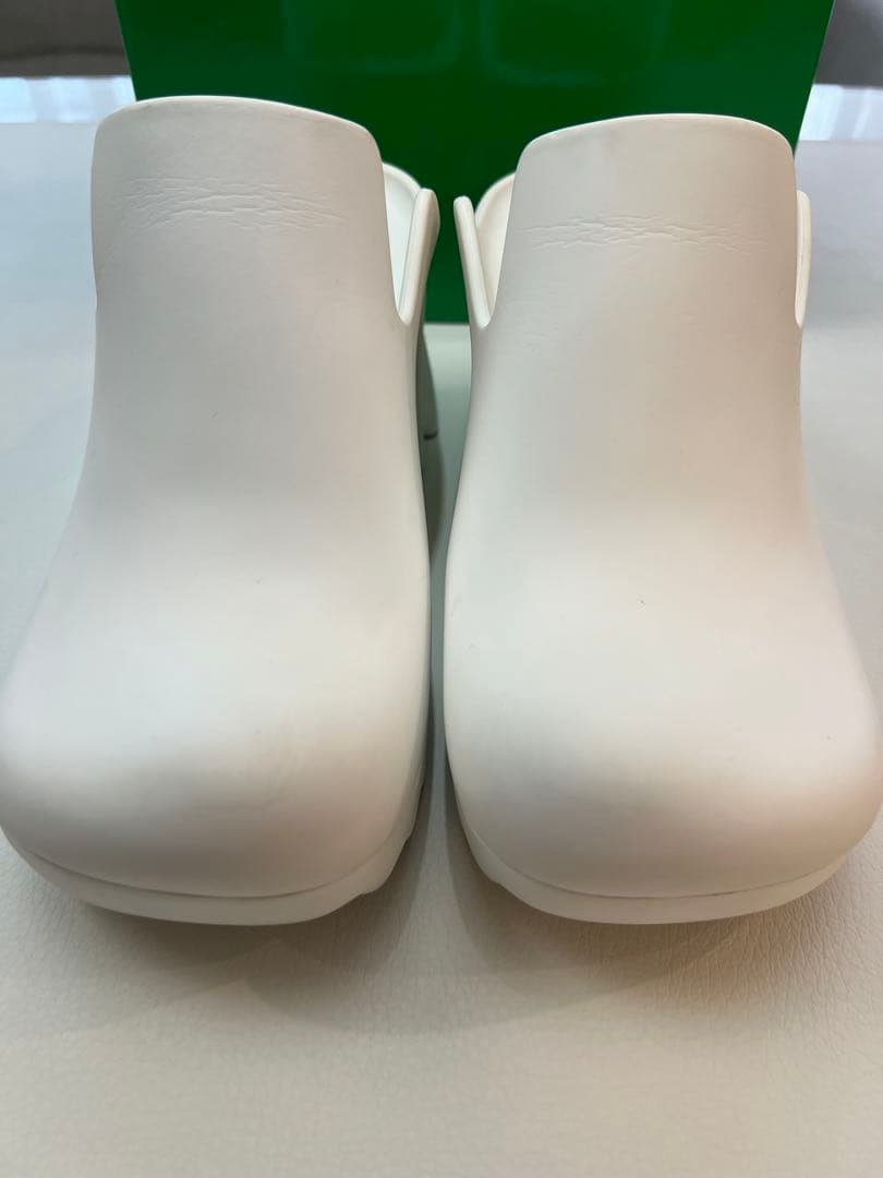 【期間限定】Bottega Veneta ホワイト クロッグサンダル