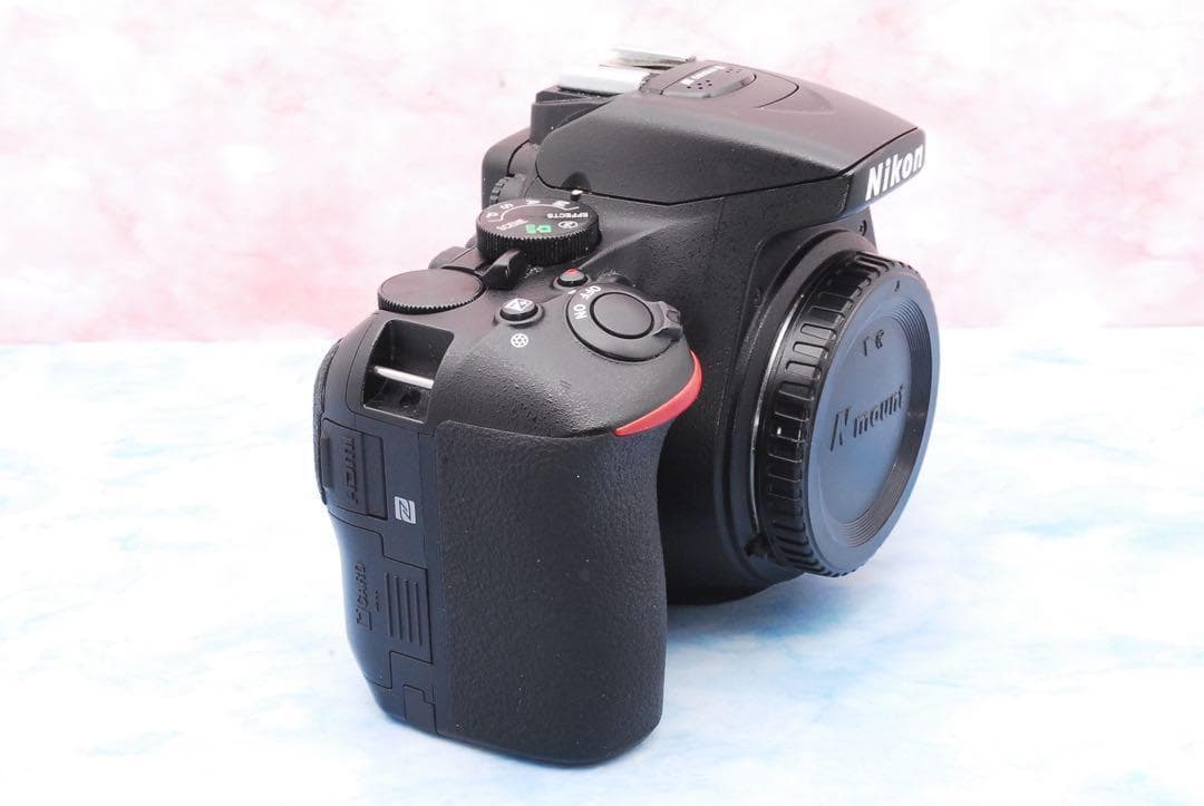 Nikon D5600☆一眼レフカメラ☆手ぶれ補正Wレンズ☆Wi-Fi♪