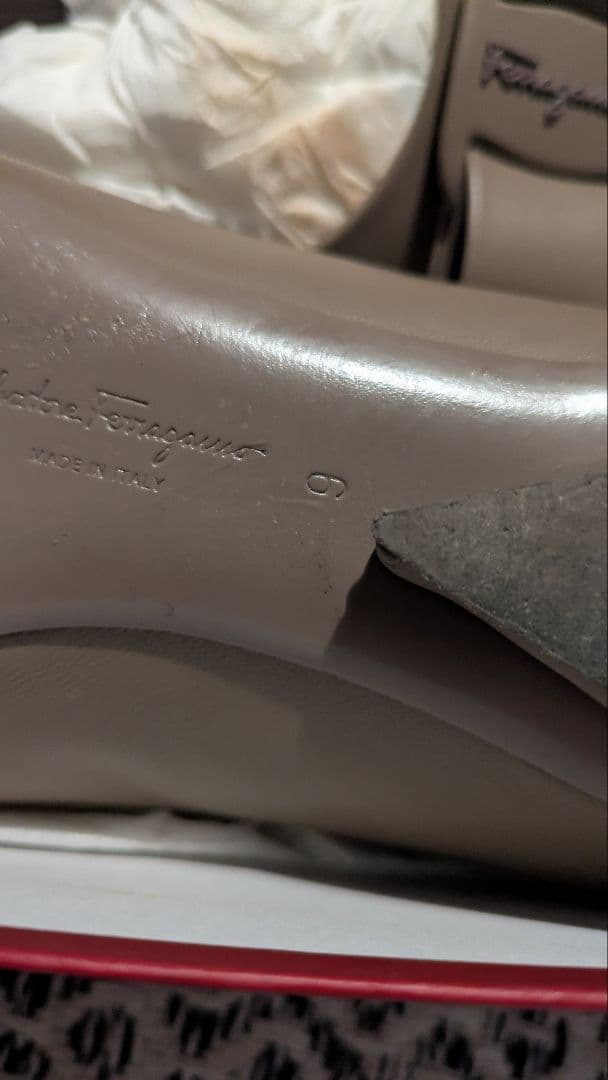 Salvatore Ferragamo Vivaフラットバンプス　サイズ9