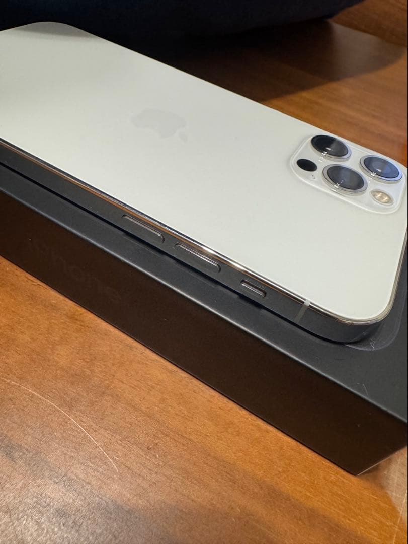 SIMフリー　Apple iPhone 12 シルバー 本体 箱付き