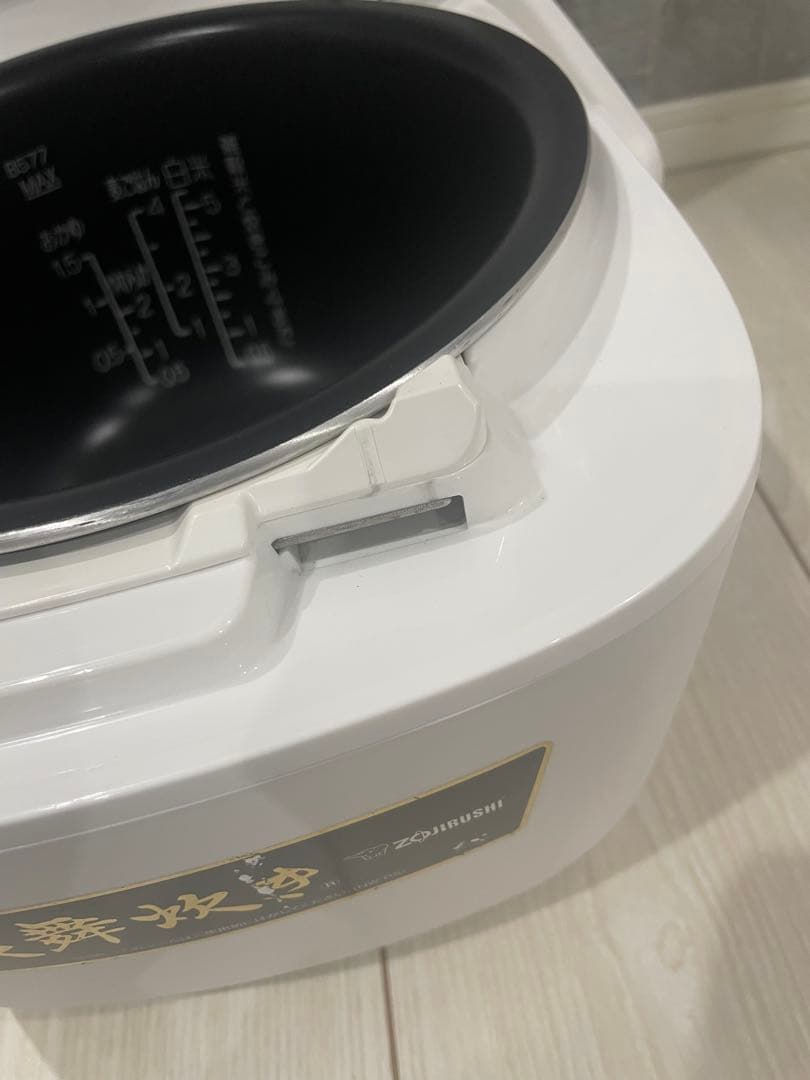 ZOJIRUSHI 圧力IH炊飯器 NW-PS10型　5.5合　炎舞炊き