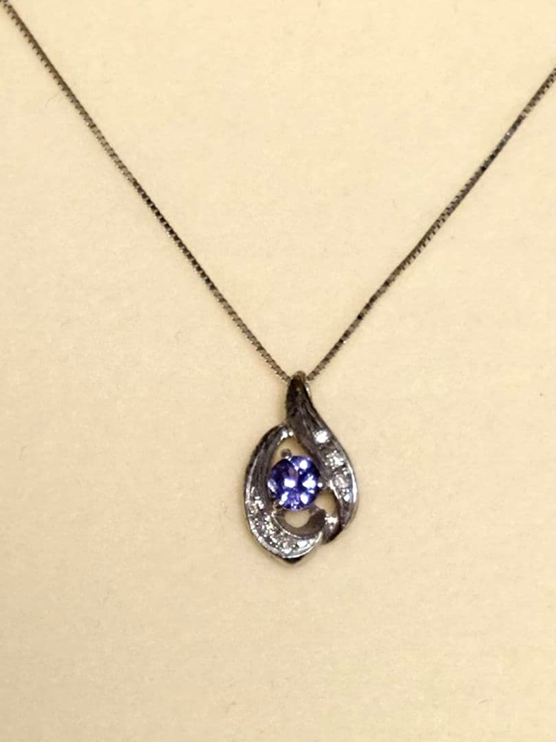 festaria　K10WG　タンザナイトとダイヤモンドのネックレス（40cm）