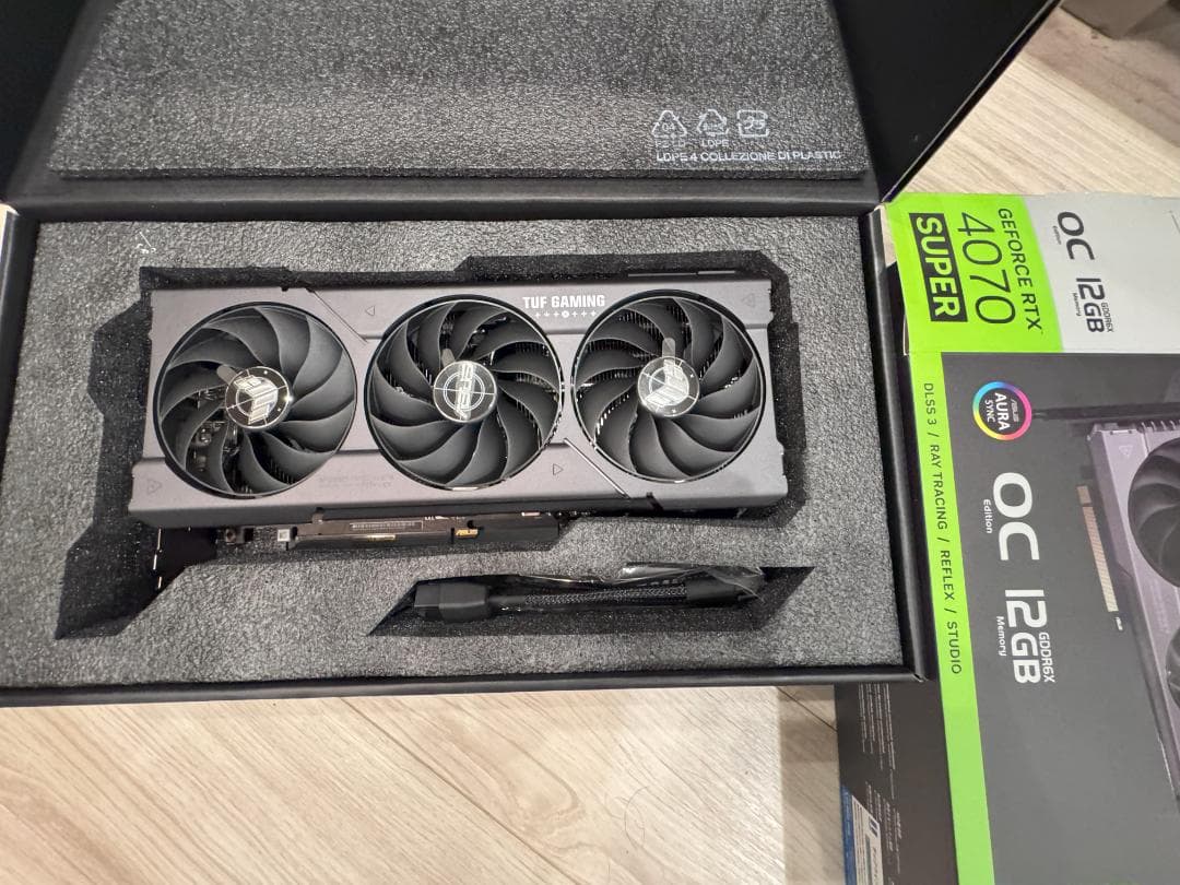 グラフィックボード・グラボ・ビデオカード ASUS TUF Gaming GeForce RTX 4070 SUPER