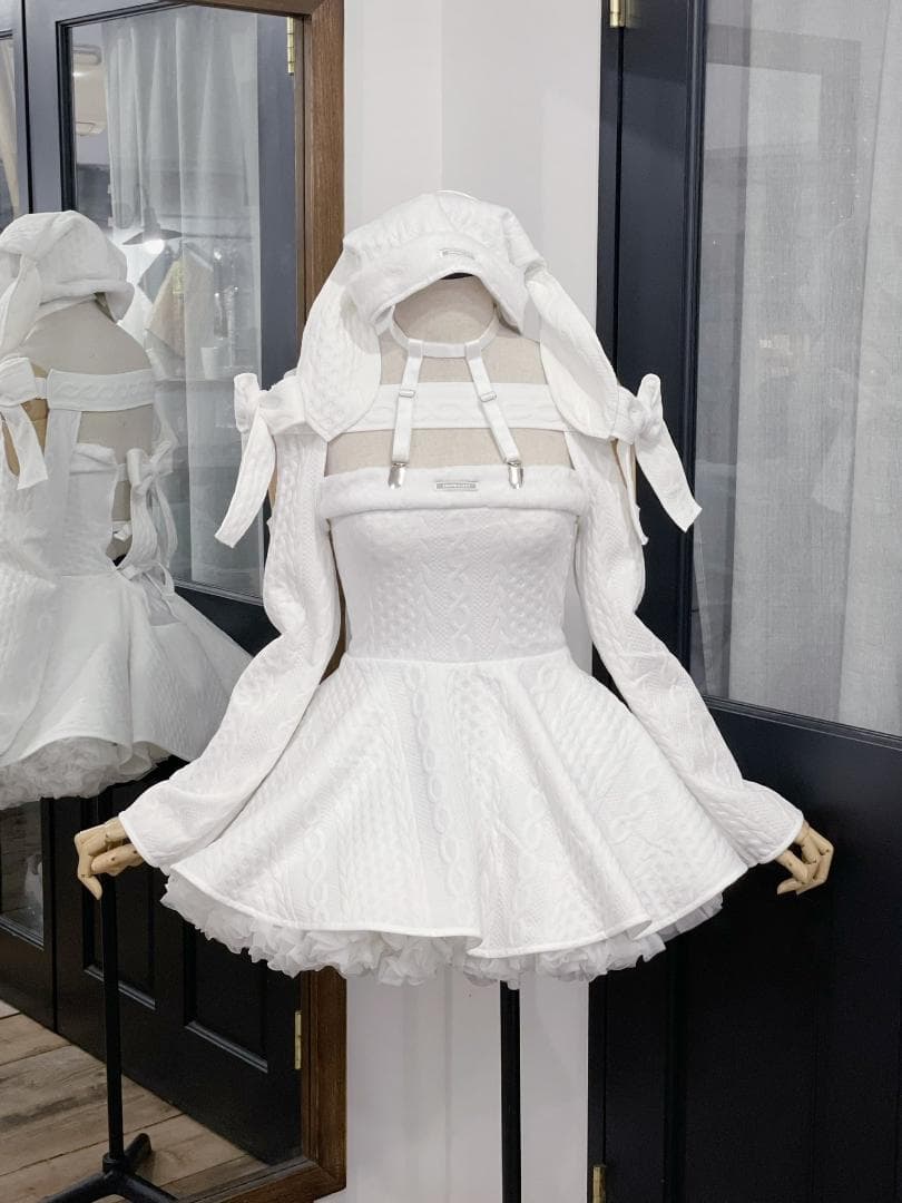 M企画ふわふわ真っ白ワンピース＋うさぎ耳帽子