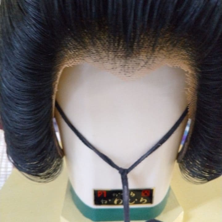 黒い伝統的な日本髪