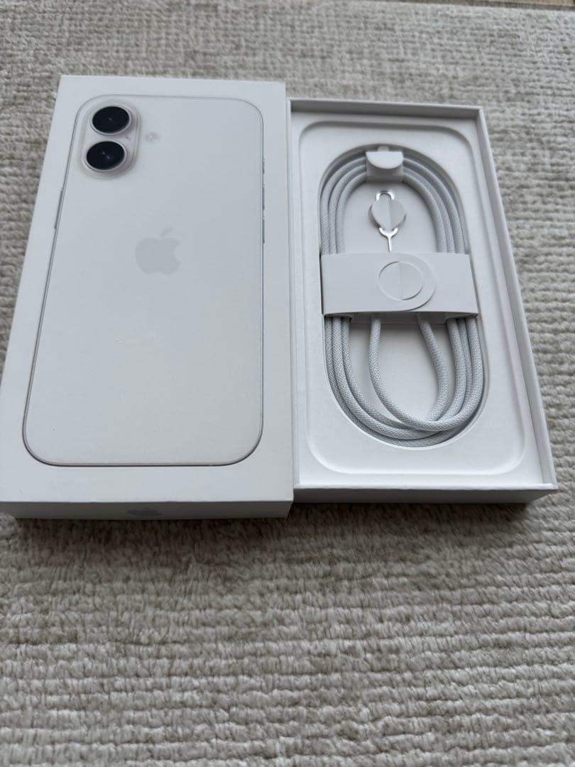 【ほぼ新品】iPhone16 128GBホワイト SIMフリー