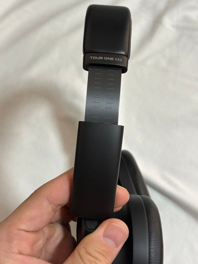 ヘッドホン JBL TOUR ONE M3