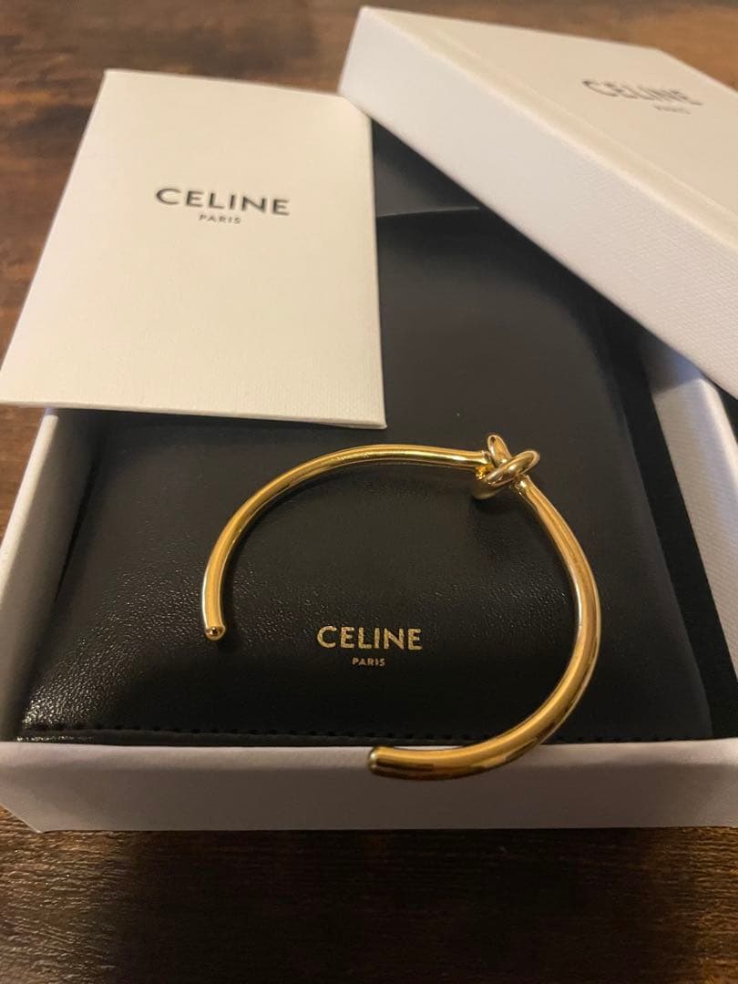 CELINE セリーヌ バングル　山田涼介　着用