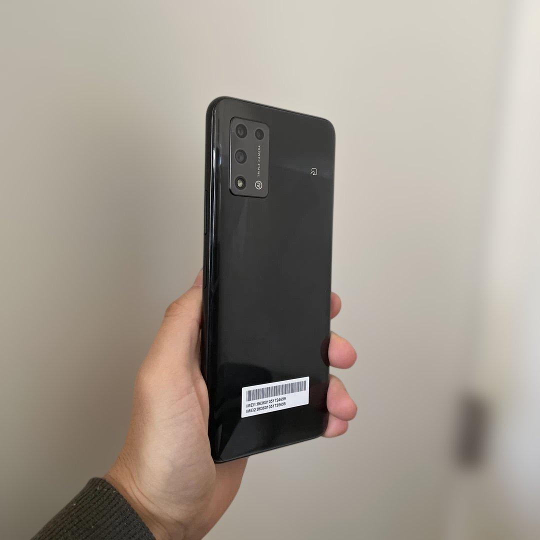 ZTE製のスマートフォン「Libero 5G III」