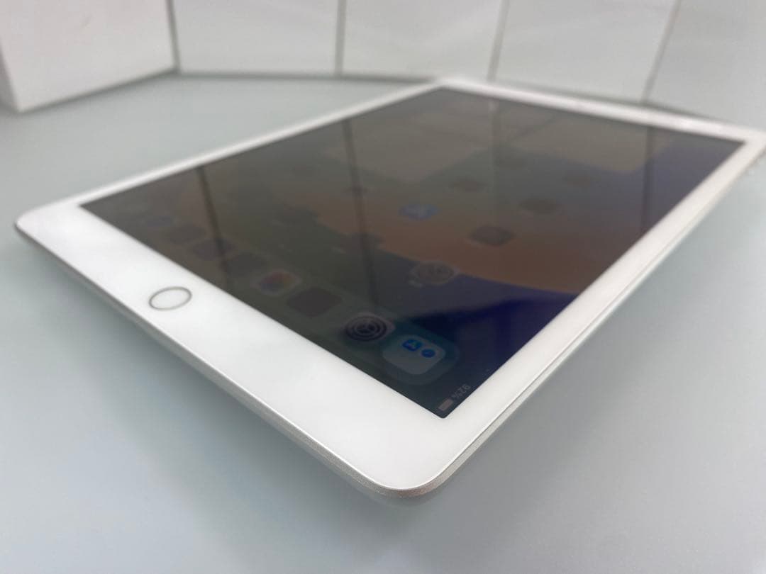 3*h様 iPad 第7世代　シルバー Cellular Model SIMフリ