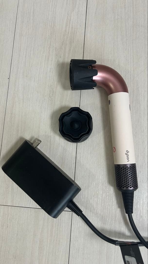 ダイソン　ヘアドライヤー　HD17