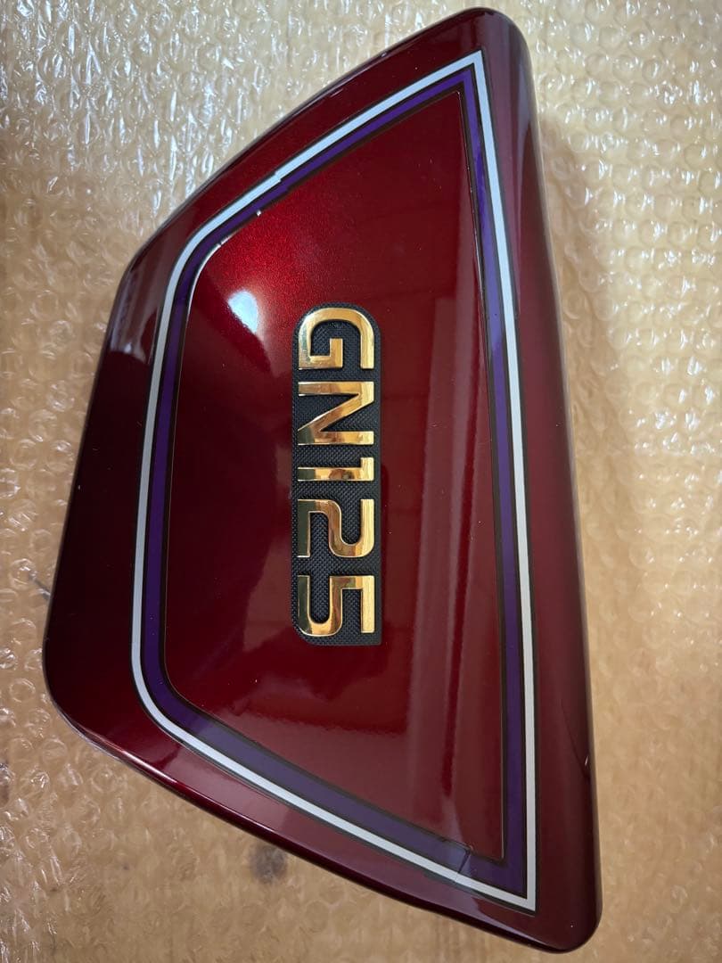 【大幅値下げ中】【送料無料】GN125H タンク サイドカバーセット