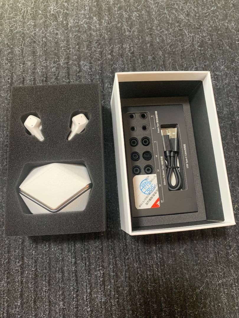 試聴のみほぼ新品 ワイヤレスイヤホン Svanar Wireless jr