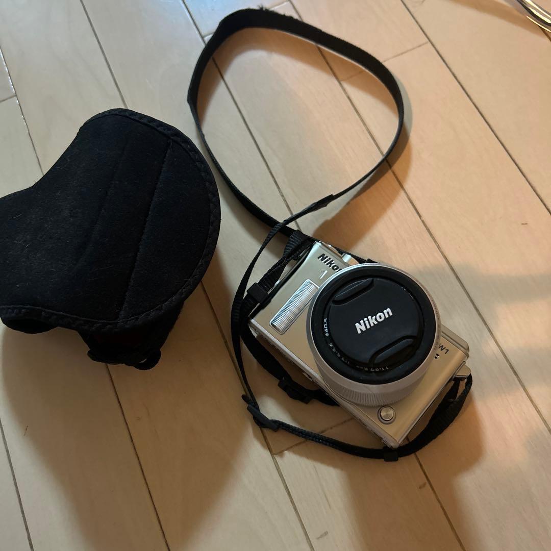 Nikon 1 シルバー 一眼レフカメラ
