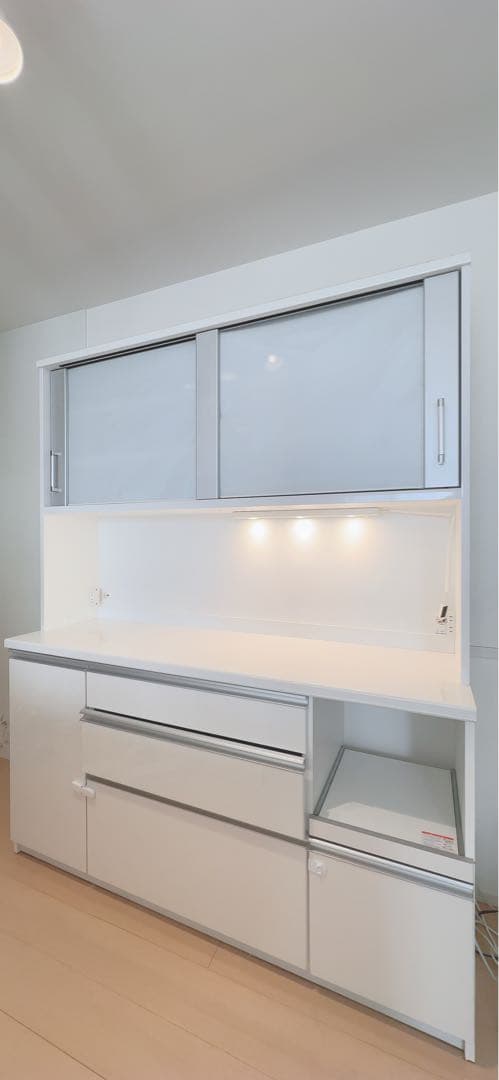 ニトリ　食器棚 LEDライト付き【栃木県　直接引き取りでお願いします】