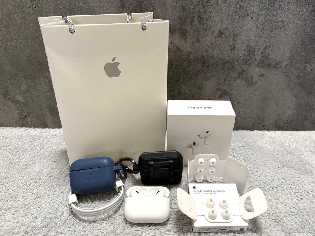 AirPods Pro 第2世代 新品Mイヤーチップ+Spigenケース2個