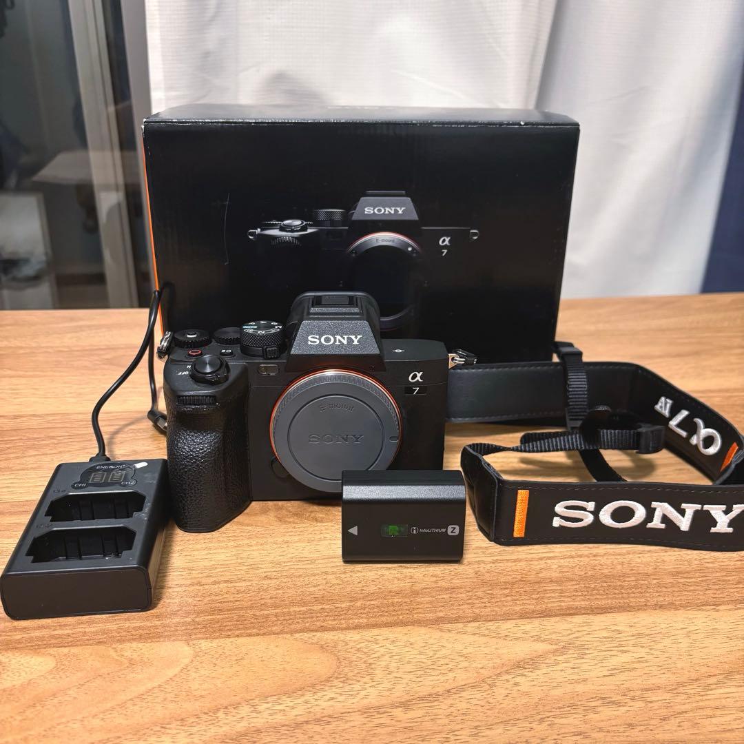 【1/4まで緊急値下げ】SONY α7iv ミラーレスカメラ ストラップ付き